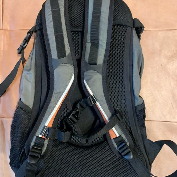 Eddie Bauer Backpack & Cover - Picture 3 of 8